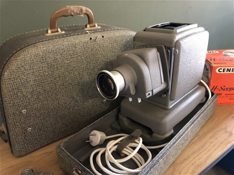 Complete Vintage Diaprojector. - 1
