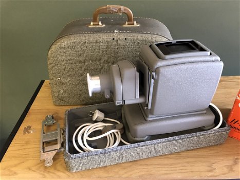 Complete Vintage Diaprojector. - 3