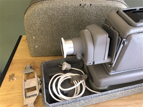 Complete Vintage Diaprojector. - 4