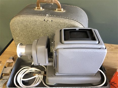 Complete Vintage Diaprojector. - 5