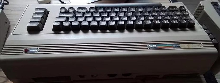 Commodore 64 breadbin. Defect - 1