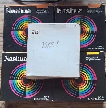 50 floppies met software in doosjes voor Commodore 64 - 0
