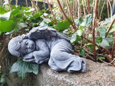 slapende engel , tuinbeeld