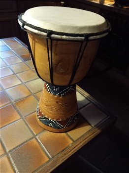 Afrikaanse trommel, - van hout, mooie versiering, - 30 cm, z.g.a.n. - 0