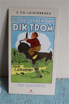 Uit het leven van Dik Trom - hoorspel - 0