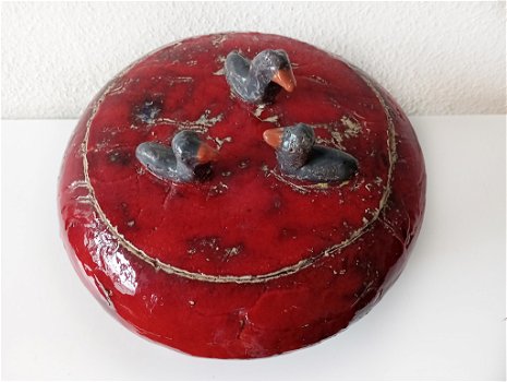 Decoratieve schaal / pot van rood aardewerk - 1