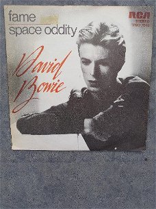 DAVID BOWIE: "Fame"/"Space oddity"