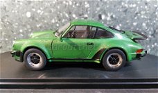 Porsche 911 Turbo groen 1/24 Whitebox