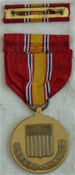 Medaille, United States Armed Forces, National Defense Service Medal, met lint & baton, jaren'60.(1) - 4