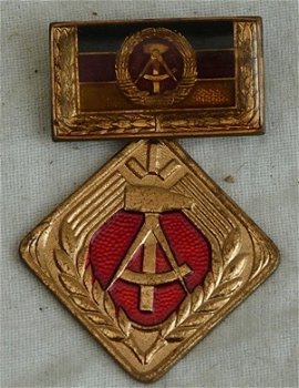 Medaille, Oost-Duits, DDR, Aktivist der sozialistischen Arbeit, jaren'70.(Nr.2) - 0