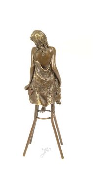 Pikant bronzen beeld van een topless dame - 3