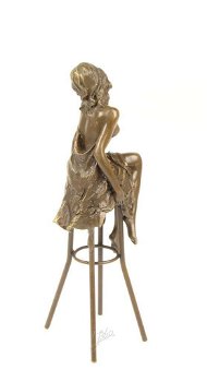 Pikant bronzen beeld van een topless dame - 4