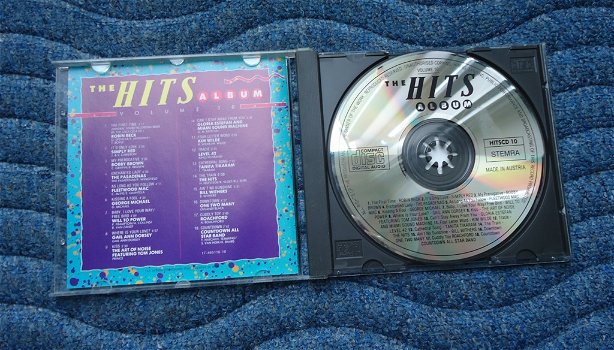 Te koop de originele verzamel-CD The Hits Album Volume 10. - 2