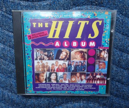 Te koop de originele verzamel-CD The Hits Album Volume 10. - 7