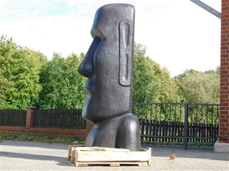 heel groot beeld , moai - 0