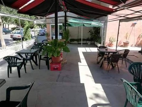 Bar/Restaurant met een groot terras - 4