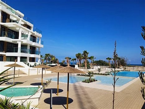 Uw eigen al lege Appartement in DENIA direct aan zee en met - 2