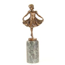 Een bronzen beeld ,danseres , beeld