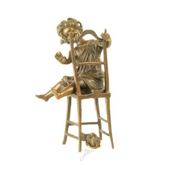 brons beeld , kind op stoel - 1
