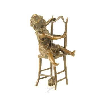 brons beeld , kind op stoel - 6