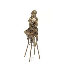 bronzen beeld pikante dame