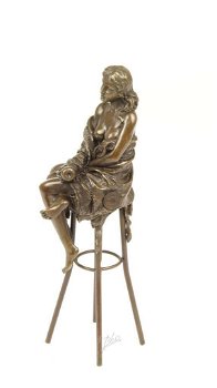 bronzen beeld pikante dame - 2