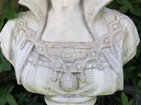 buste , hoofd van een dame , tuinbeeld - 1