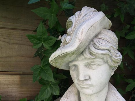 buste , hoofd van een dame , tuinbeeld - 2