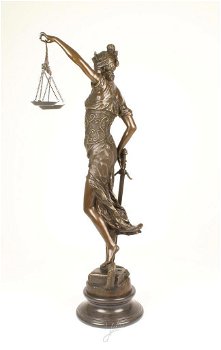 Vrouwe Justitia , heel groot beeld - 3