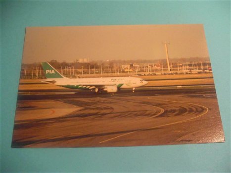 Foto Pakistan International Airlines - 0