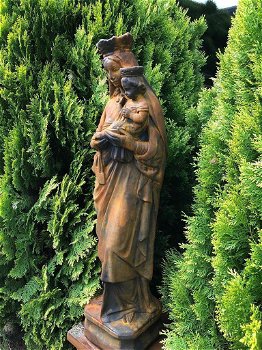 tuinbeeld , Heilige Maria met kindje Jezus op de arm - 1