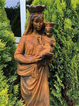 tuinbeeld , Heilige Maria met kindje Jezus op de arm - 2