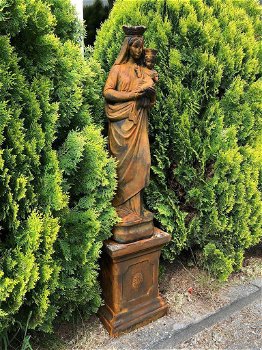 tuinbeeld , Heilige Maria met kindje Jezus op de arm - 3