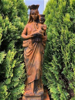 tuinbeeld , Heilige Maria met kindje Jezus op de arm - 4