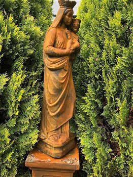tuinbeeld , Heilige Maria met kindje Jezus op de arm - 6