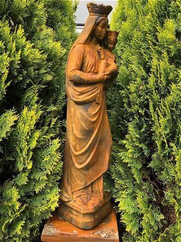 tuinbeeld , Heilige Maria met kindje Jezus op de arm - 7