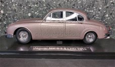 Jaguar MK II 3.8 LHD 1959 pearl silver 1/18 KK Scale