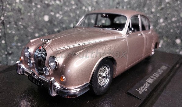 Jaguar MK II 3.8 LHD 1959 pearl silver 1/18 KK Scale - 1
