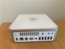 Mac Mini YM936BALG95 en Iomega Externe Harde Schijf met 500 Gb en een Usb Kabel Enz.