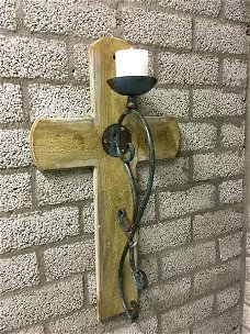 wandkandelaar , lantaarn van een kruis en hout , kruis