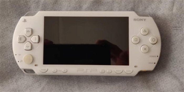 PSP (1004) Wit. 7x Spelletjes. - 0