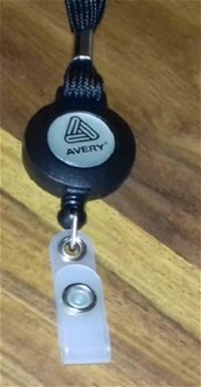 Key-cord merk Avery (met afrolsysteem met drukknop t.b.v pashouder) - 0