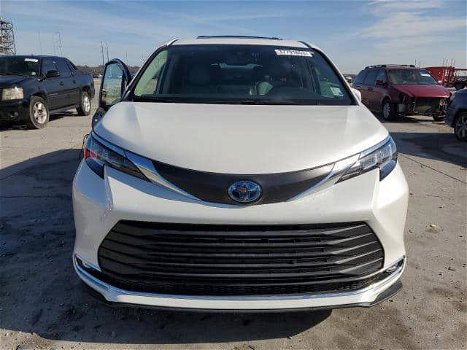 Toyota Sienna uit 2022 - 0