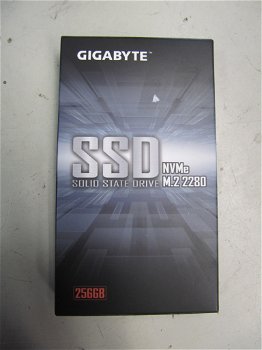 (F)Desktop.Quadcore Intel Core i5. 3’6 Ghz.(nieuw in doos) 8 GB DDR3. 256 Gb SSD.(C)( 500Gbhdd) - 5