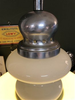 Groovy Gele UFO-lamp in Geel acryl en metaal. - 4