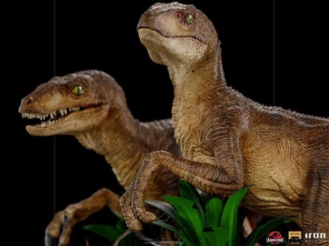 Iron Studios Jurassic Park Deluxe Statue Just The Two Raptors - 1