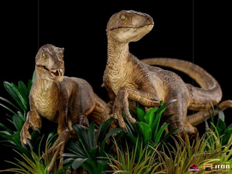 Iron Studios Jurassic Park Deluxe Statue Just The Two Raptors - 6