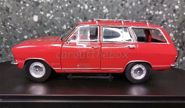 Opel Kadett B Caravan rood 1/24 Whitebox WB084 - 0