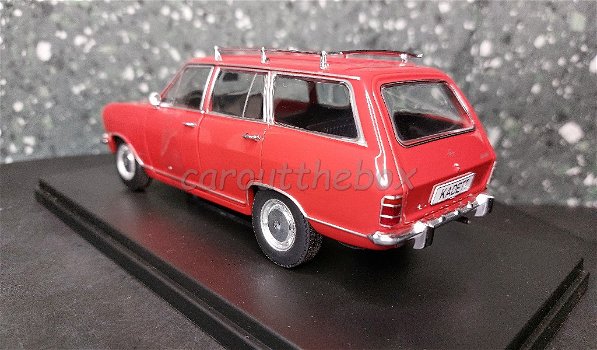Opel Kadett B Caravan rood 1/24 Whitebox WB084 - 2