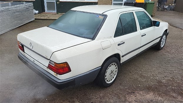 mb 230e autom bj1985 - 1